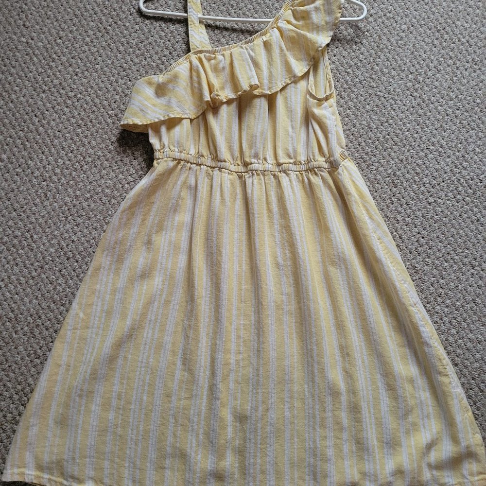 Girl's yellow strip one shoulder dress